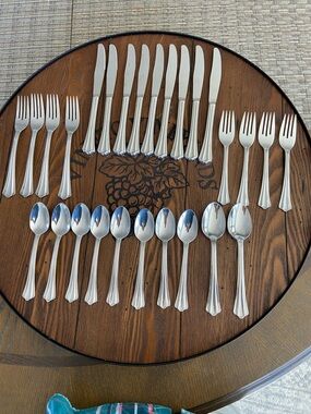 Oneida U.S.A. Stainless Steel Flatware Set - 27